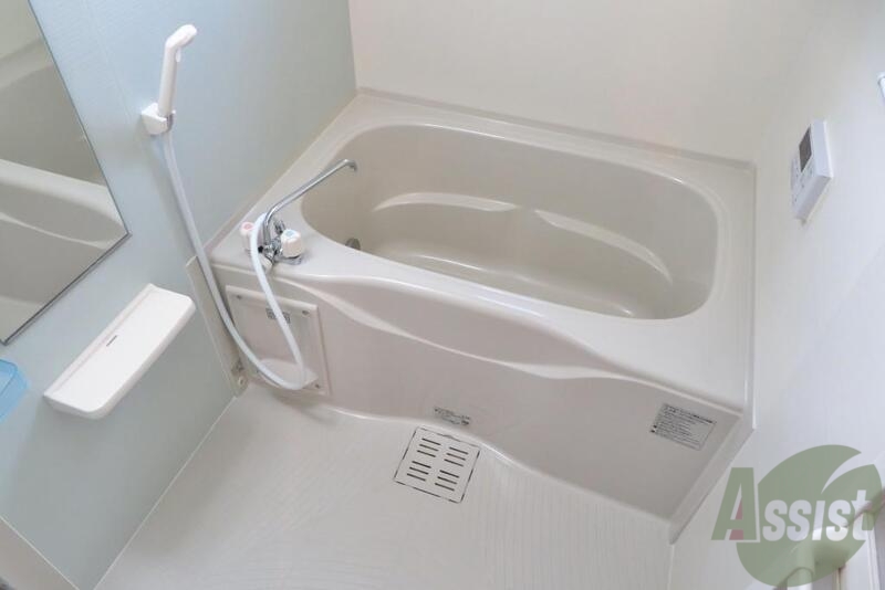 バス・シャワールーム　広いバスタブで足も延ばせてゆっくりできるね。