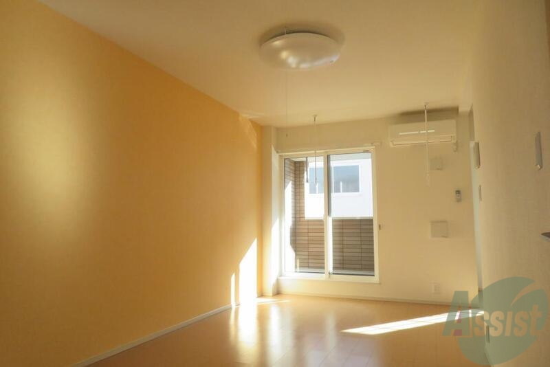 居室・リビング　広いリビングでのびのびできていいですね。