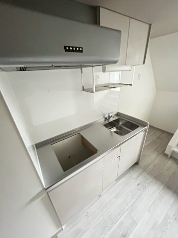 キッチン　同物件の別同室の写真となります。現状を優先します。