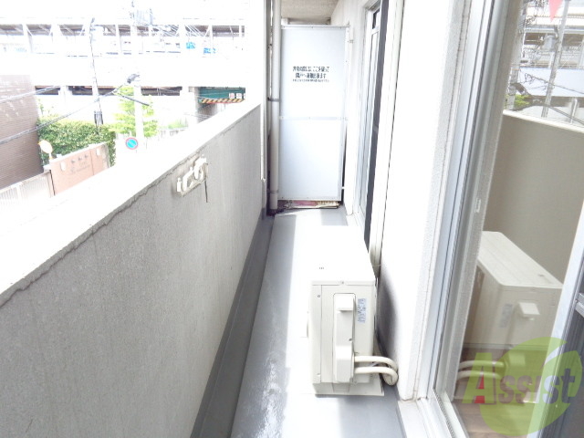 バルコニー　バルコニーも広めで助かりますね。