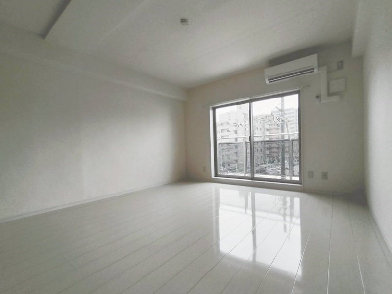 居室・リビング　南向きの明るいお部屋です。