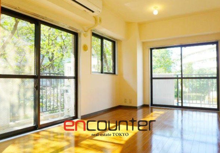 居室・リビング　※同マンション別室参考写真