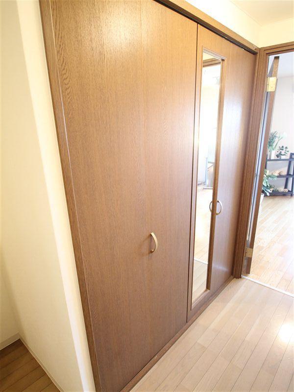 収納　鏡付きクローゼット★