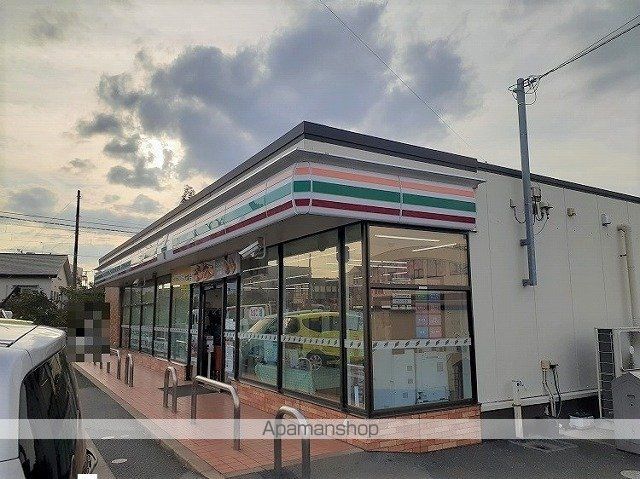 コンビニ　セブンイレブン　八街榎戸駅前店（コンビニ）まで1300m