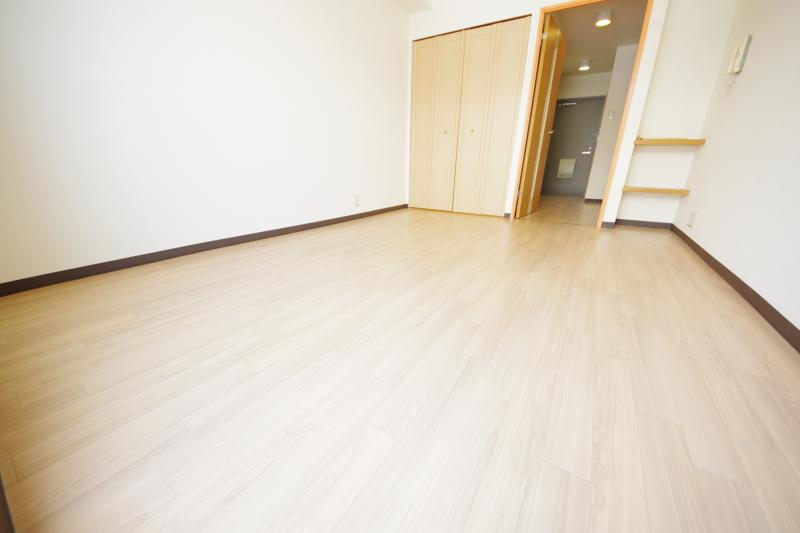 その他部屋・スペース　広くて明るい寝室