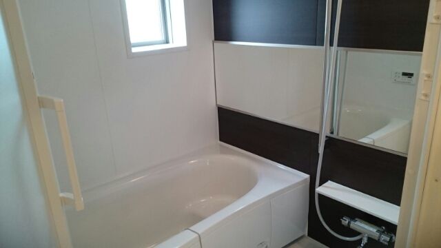 バス・シャワールーム　落ち着いた空間のお風呂です