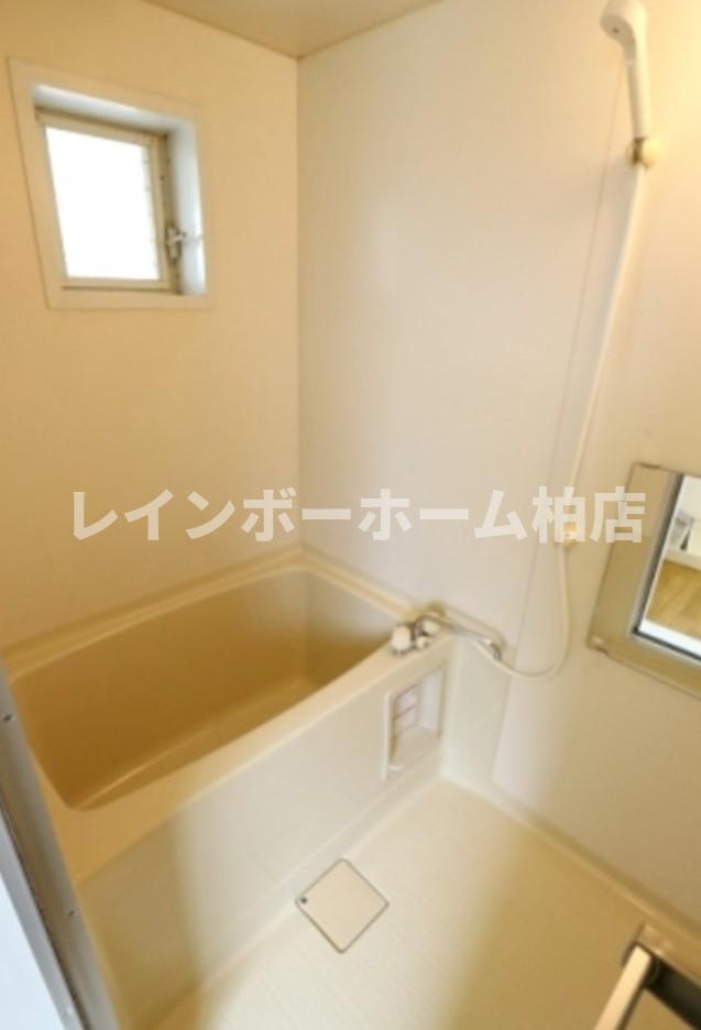 バス・シャワールーム　ゆったり過ごせるお風呂です