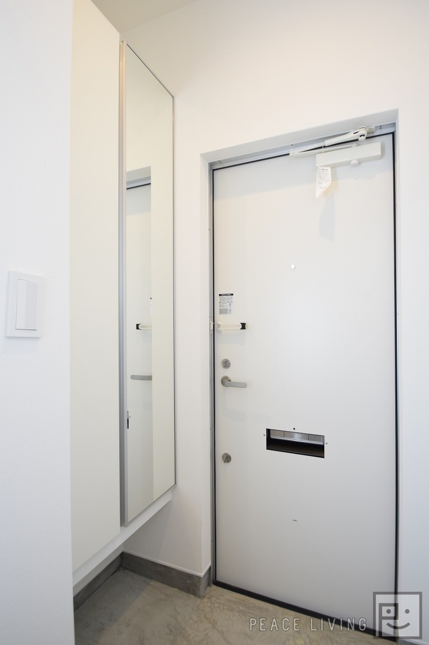 玄関　※同間取り別室の写真です。