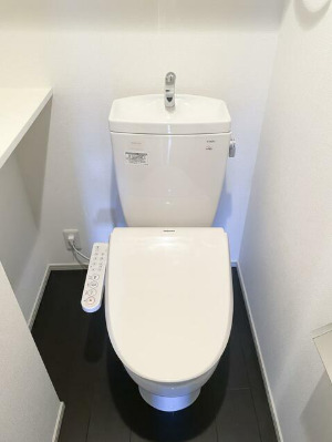 トイレ　温水洗浄便座付き♪