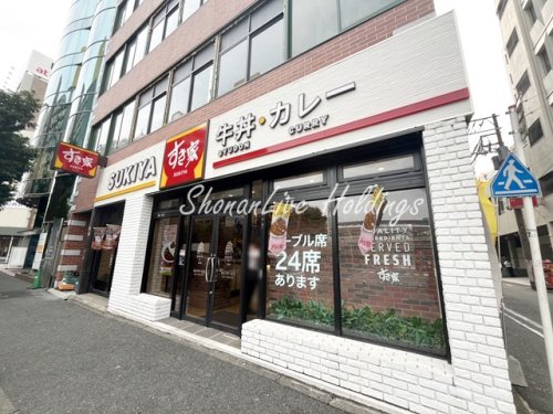 飲食店　すき家　関内店（飲食店）まで232m