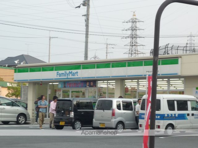 コンビニ　ファミリーマート（コンビニ）まで984m