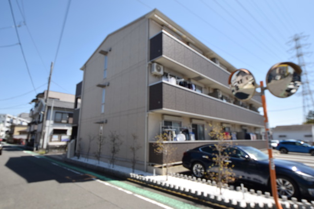 建物外観　～落ち着いた住宅地に立地します～