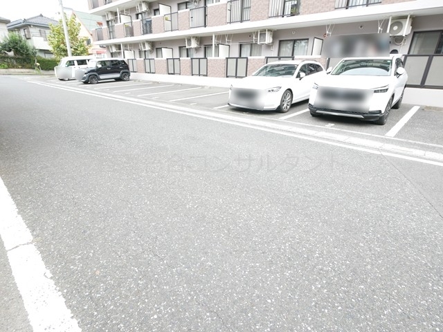 駐車場　敷地内駐車場（２ヶ所あり）
