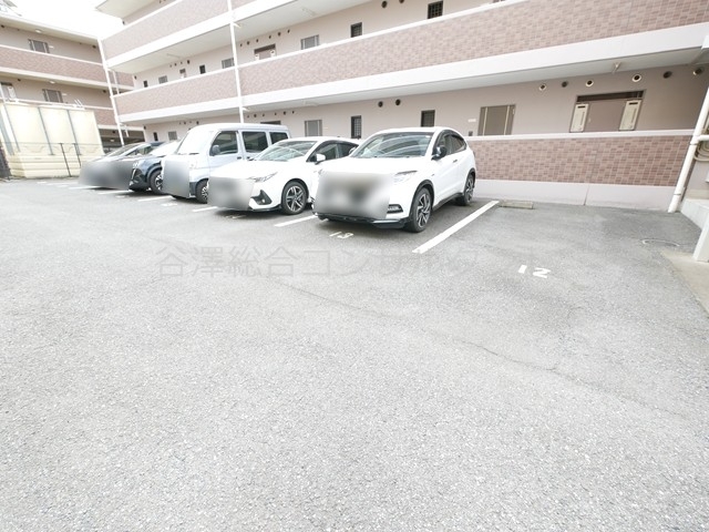 駐車場　敷地内駐車場