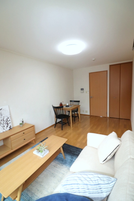 その他部屋・スペース　洋室は２面採光で明るいですよ（契約時は家具設置なしです）