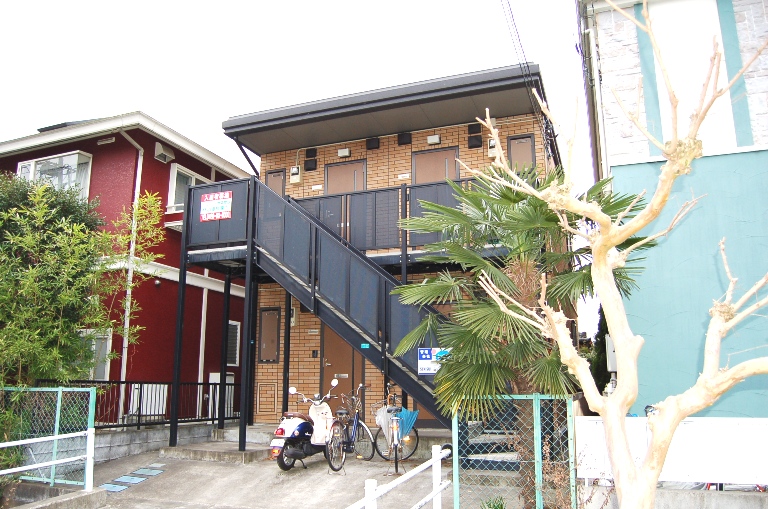 建物外観　外観（目の前は小川が流れます）