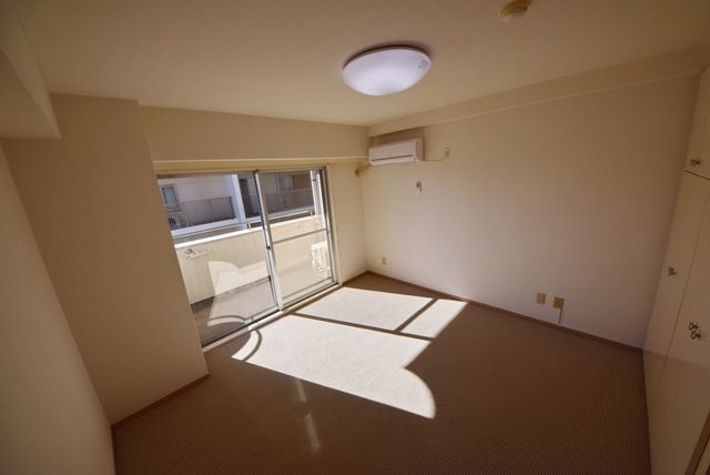 居室・リビング　日当たり良好での温かいお部屋です