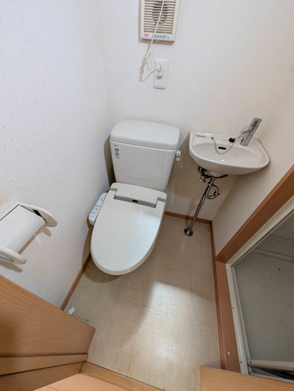 トイレ　他階の写真になります。