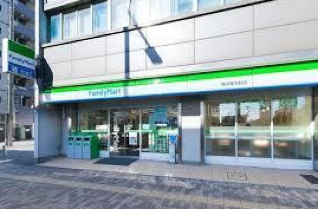 コンビニ　ファミリーマート横浜青木町店（コンビニ）まで334m
