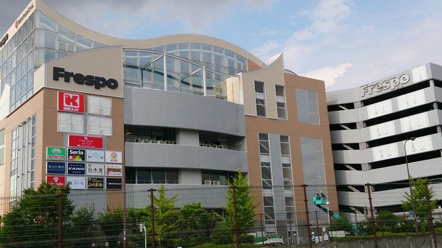ショッピングセンター　フレスポしんかな（ショッピングセンター）まで486m