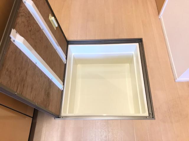 収納　床下収納