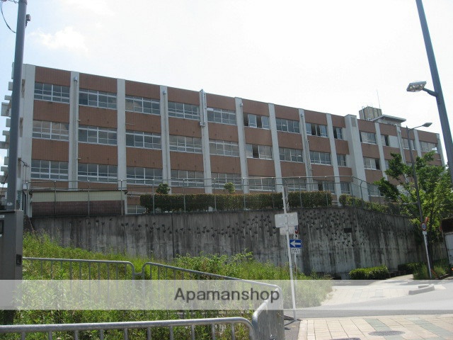 中学校　高槻市立第二中学校（中学校）まで678m