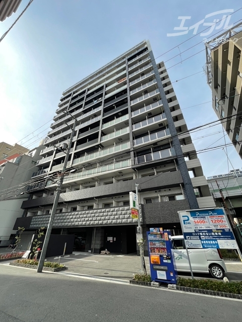 建物外観　大きく道路沿いにございます
