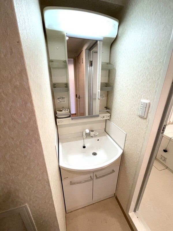 洗面設備　別部屋の参考写真です。