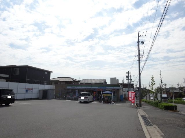 コンビニ　ファミリーマートみよし市東山台店（コンビニ）まで3553m