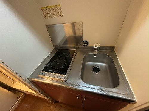 ＪＲ山陽本線 長府駅 バス乗車時間：9分 最寄りバス停で下車 徒歩4分 2階建 築21年のキッチン写真