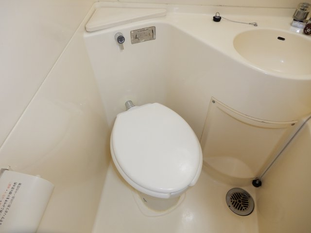 京王井の頭線 駒場東大前駅 徒歩5分 4階建 築43年のトイレ写真