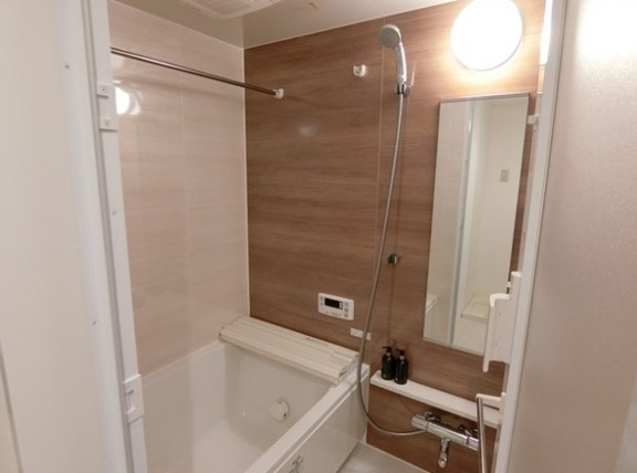 バス・シャワールーム　追焚機能と浴室乾燥機付