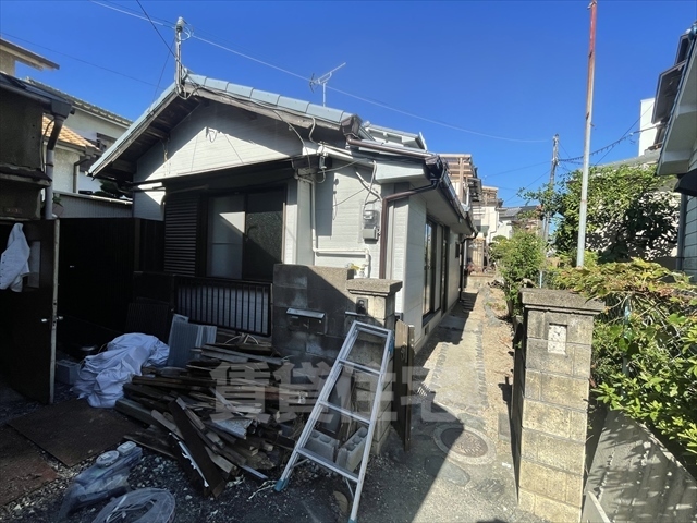 富田町駅前戸建の建物外観