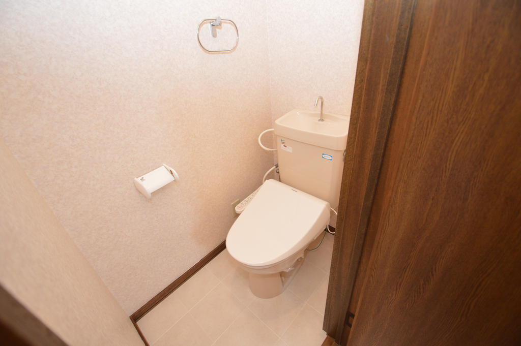 トイレ　（参考）他室の写真を使用しています。現況優先となります。