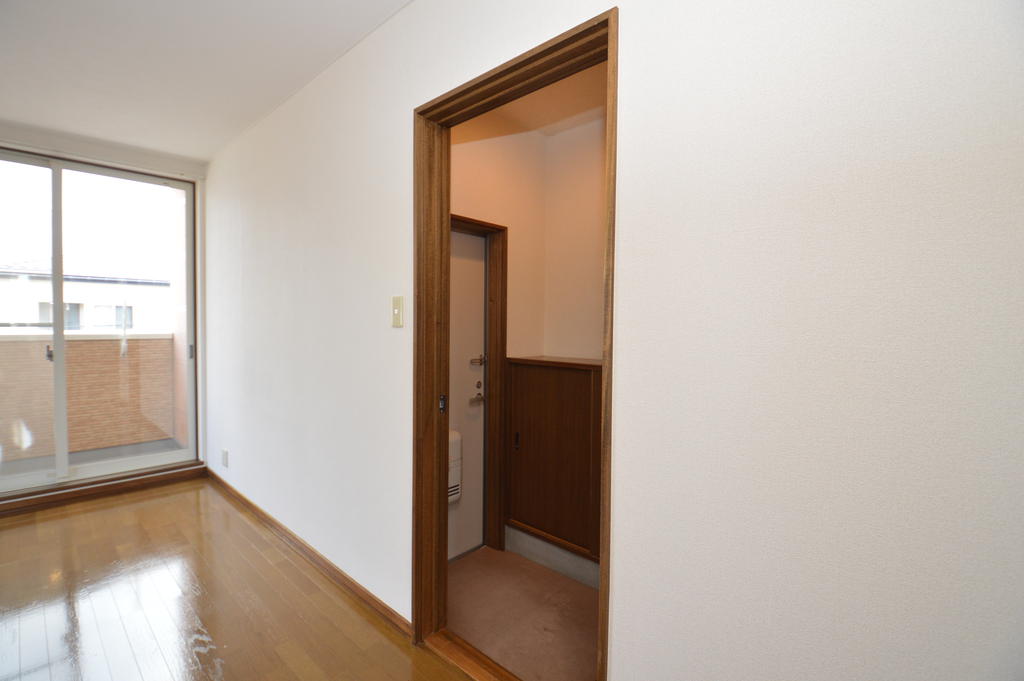 玄関　（参考）他室の写真を使用しています。現況優先となります。