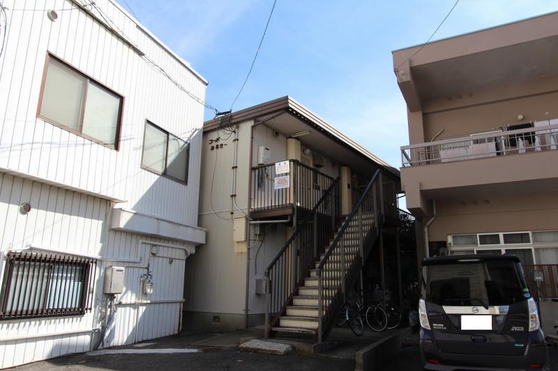 高松市本町のアパートの建物外観