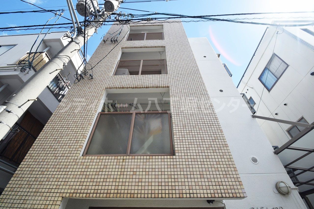 建物外観　外観はいたってふつうですが・・・