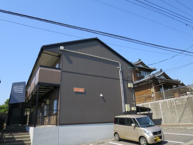 新潟市秋葉区程島のアパートの建物外観