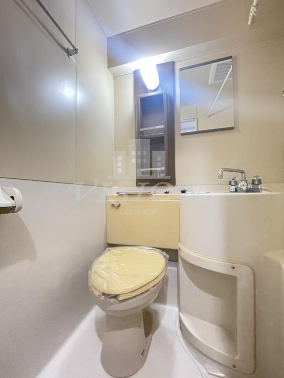 地下鉄中央線 本町駅 徒歩5分 11階建 築42年のトイレ写真