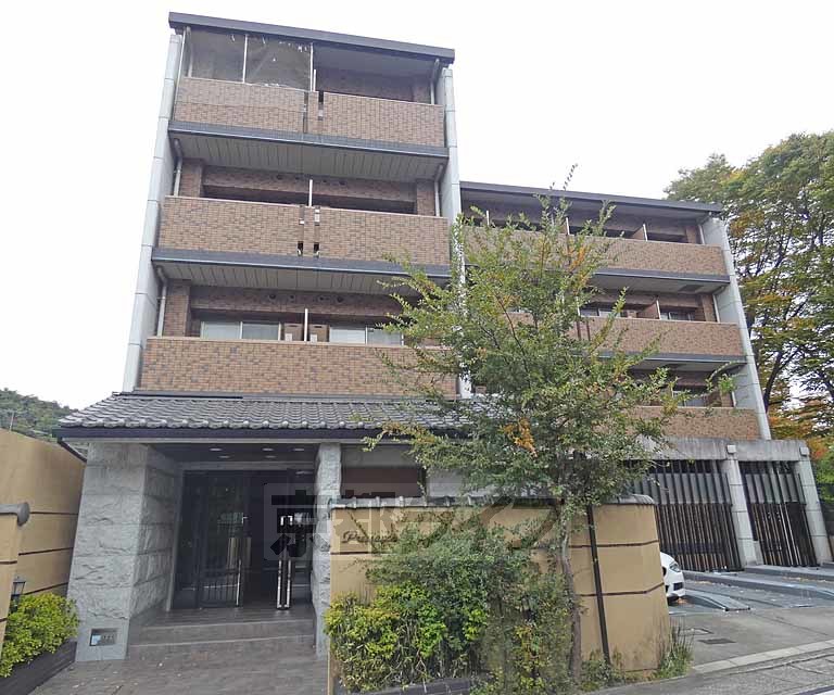 プレサンス京都修学院の建物外観