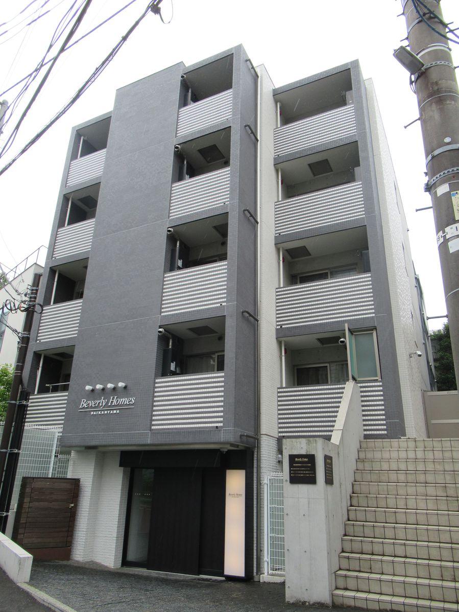 渋谷区鶯谷町のマンションの建物外観