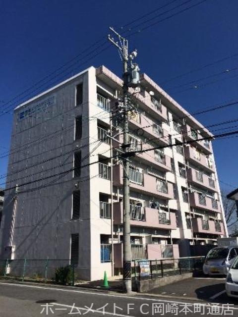 岡崎市日名南町のマンションの建物外観