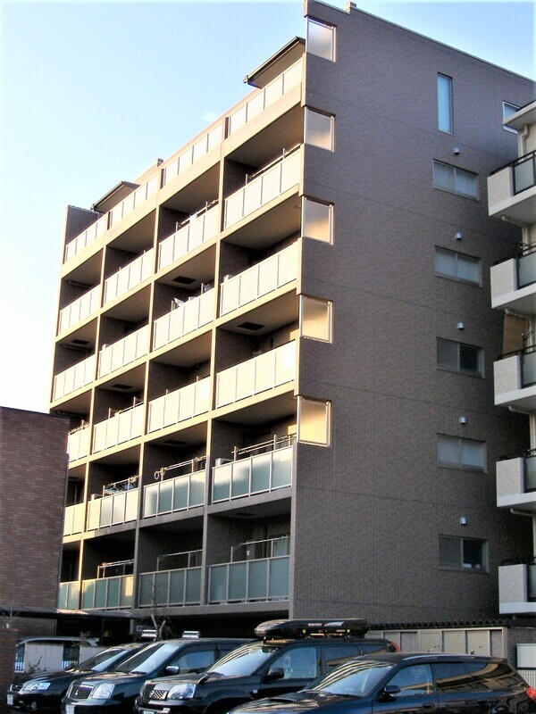 川崎市幸区東小倉のマンションの建物外観