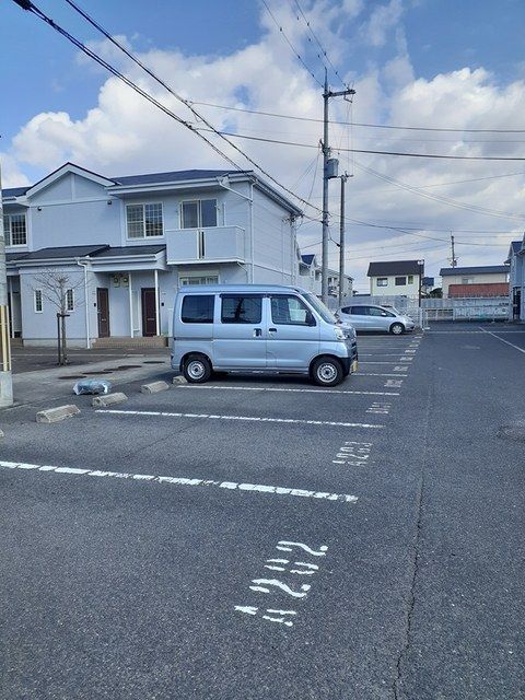 【泉佐野市長滝のアパートの駐車場】