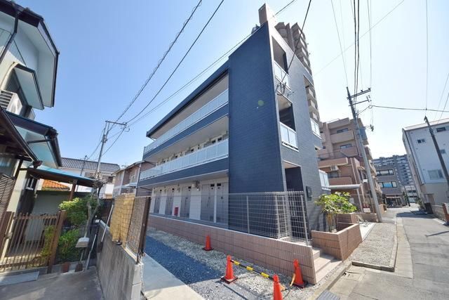 【川越市南通町のアパートの建物外観】