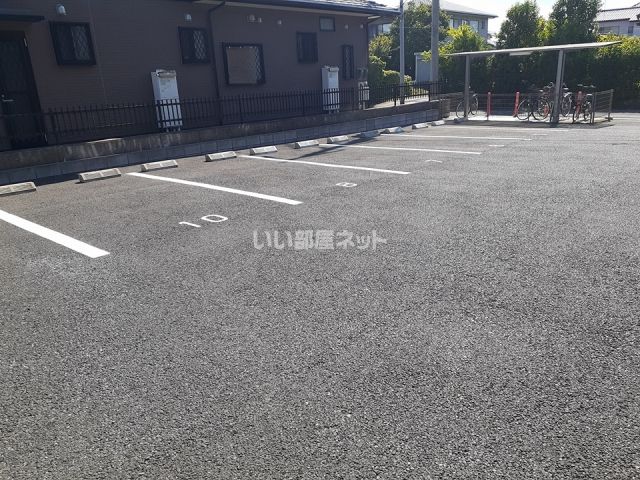 【アルカーザIIIの駐車場】