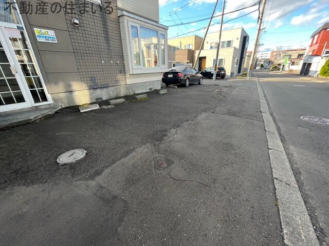 【札幌市南区澄川四条のアパートの駐車場】