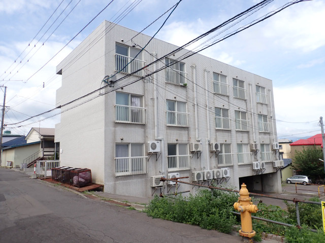 【函館市元町のマンションの建物外観】