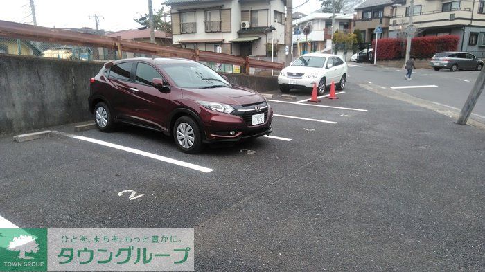 【サニーホームズの駐車場】