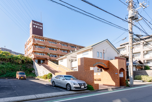 ライオンズマンション岸根公園の建物外観